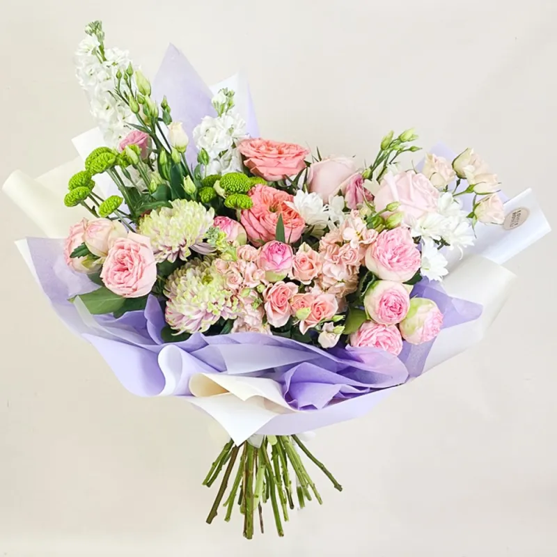 Gentle bouquet of roses and chrysanthemums