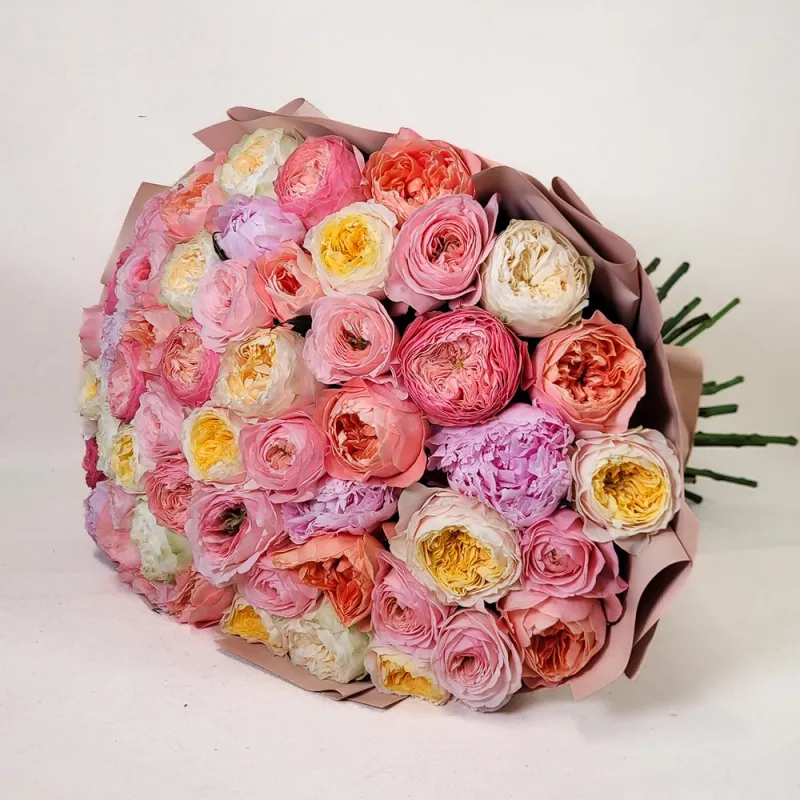 Bouquet of 50 roses and peonies