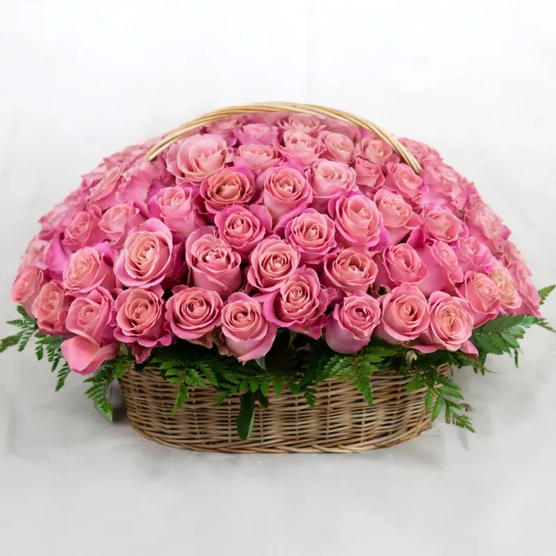 Composition of 101 pink roses
