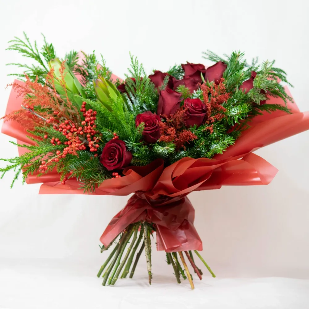 Bouquet with red roses and Illex