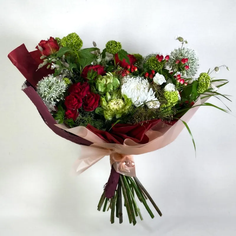 Bouquet in red colors