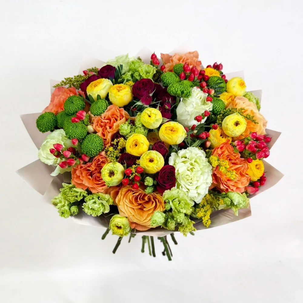 Mixed bouquet in vibrant colours