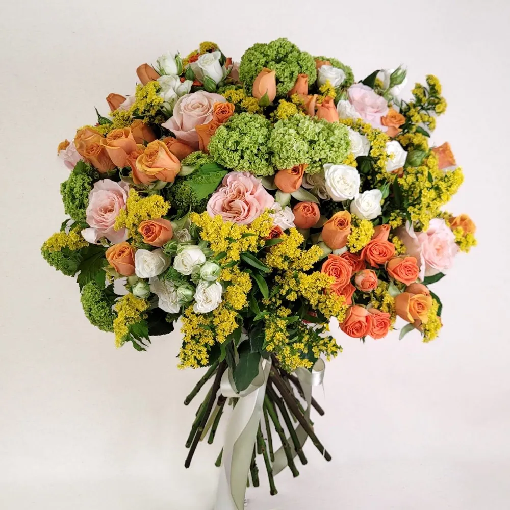Bouquet in seasonal colors