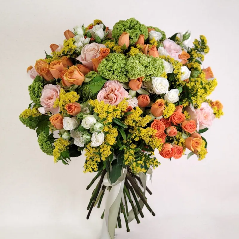 Bouquet in seasonal colors