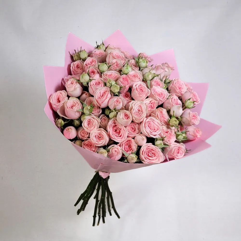 Bouquet with pink spray roses