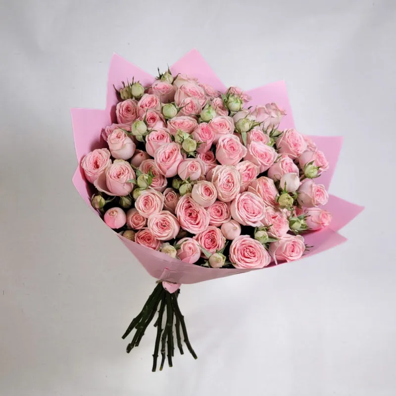 Bouquet with pink spray roses
