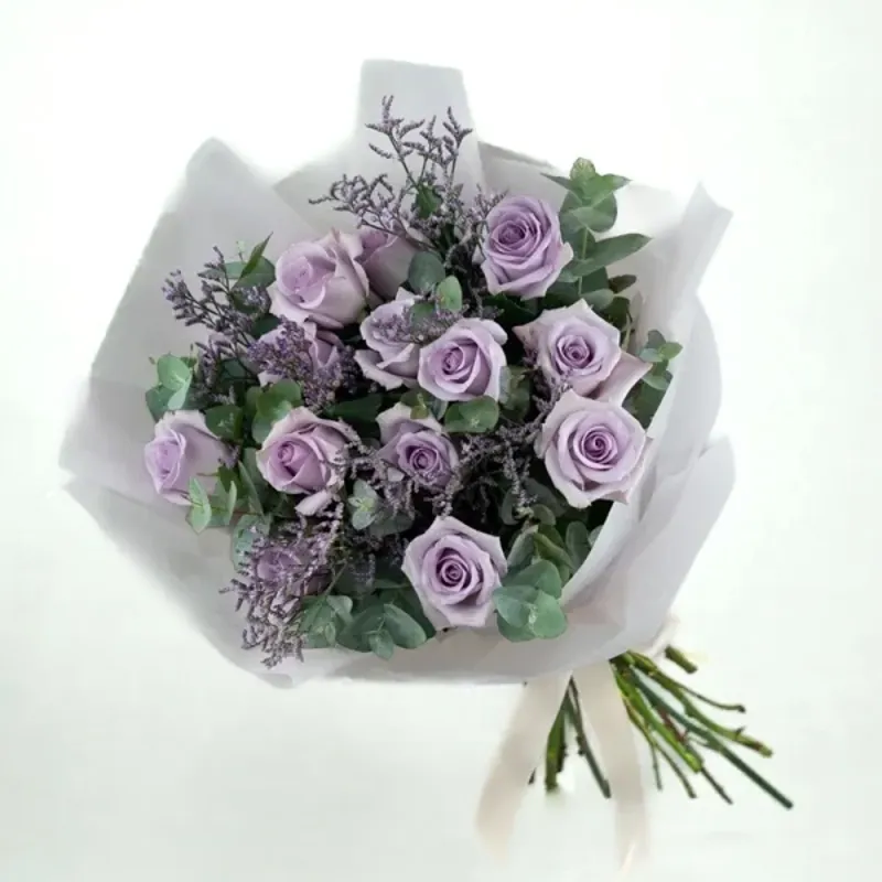 Bouquet in purple tones