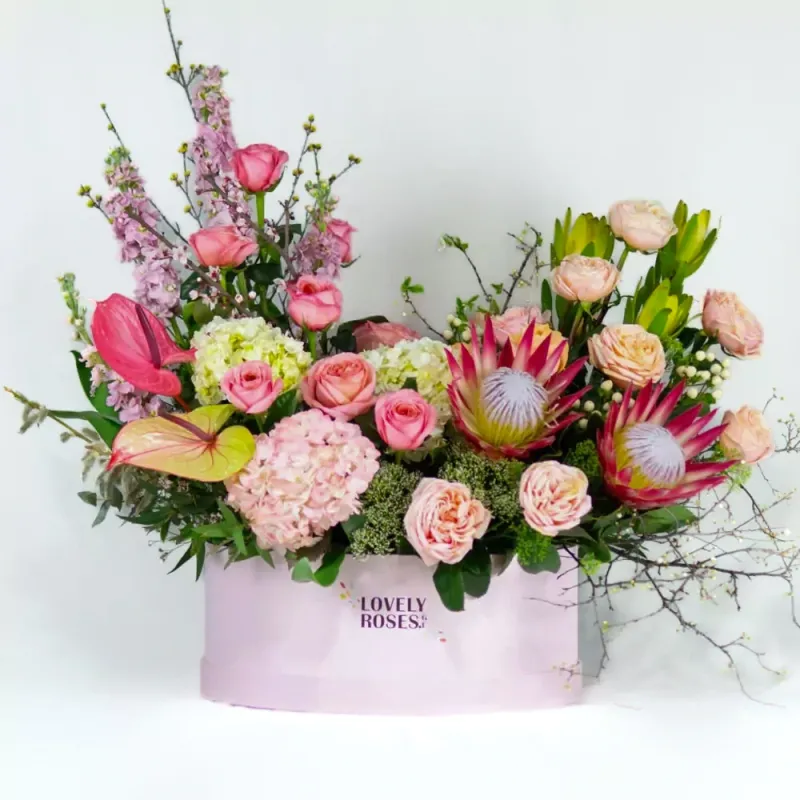 Arrangement with hortensias and proteas (Big)