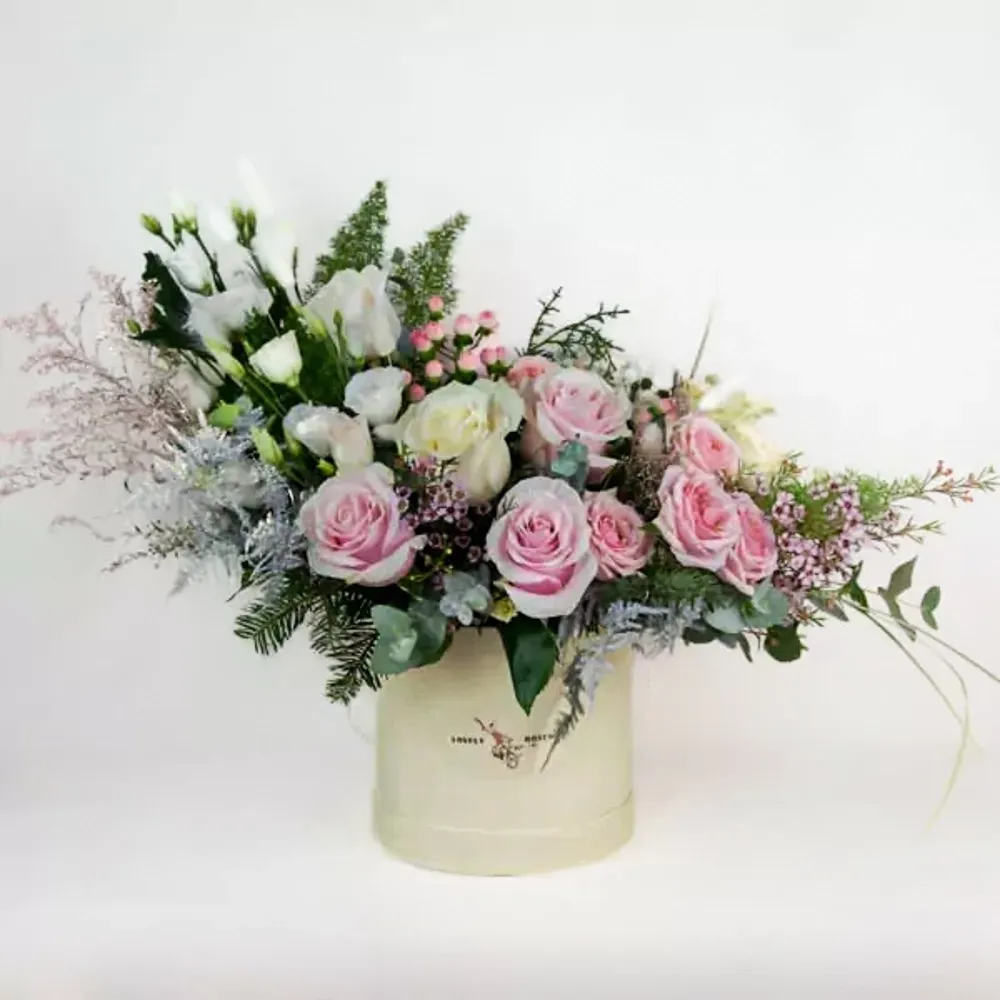 Flower arrangement in Pink and White