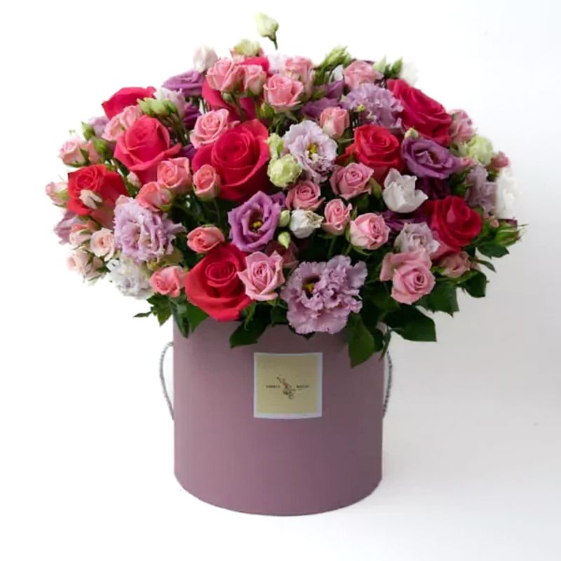 Composition with roses and eustomas