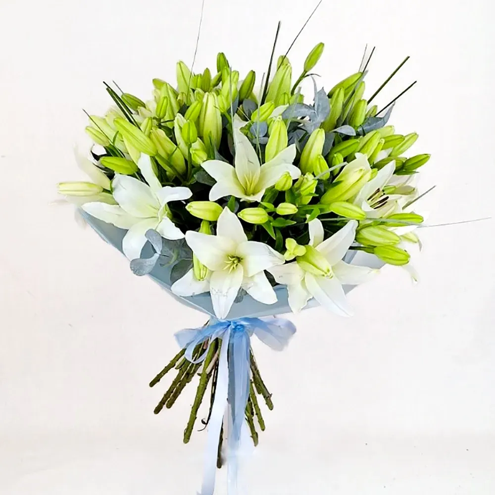 A mono bouquet of lilies