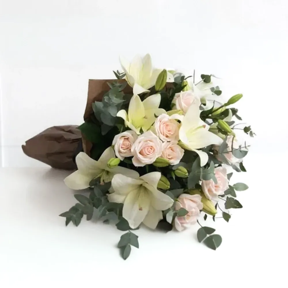 Bouquet with white lilies and roses