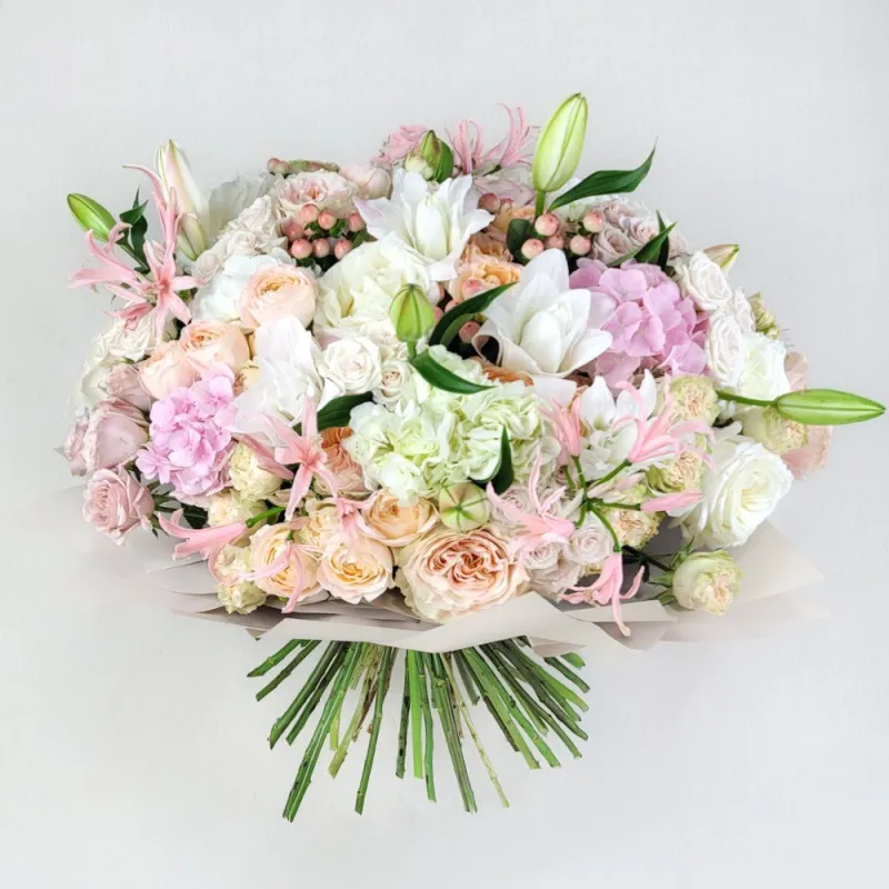 A large bouquet in delicate colours