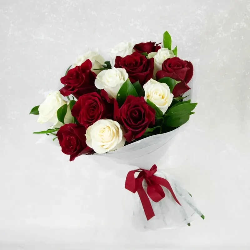 Bouquet with red and white roses (with 14 roses)