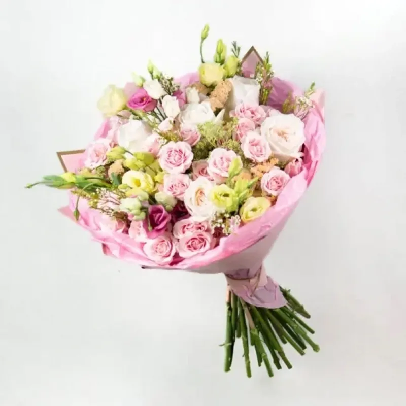 Bouquet in pink with roses