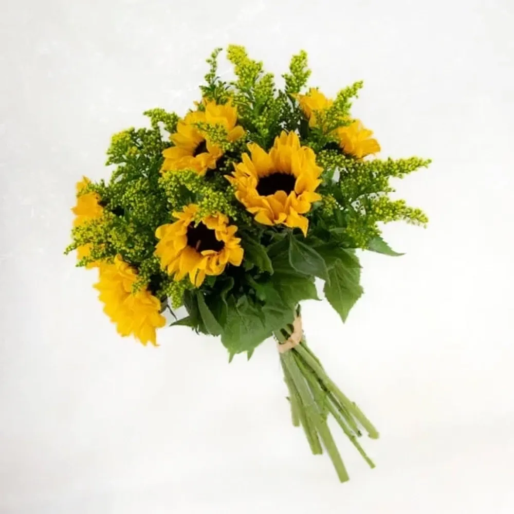 Roses with sunflowers