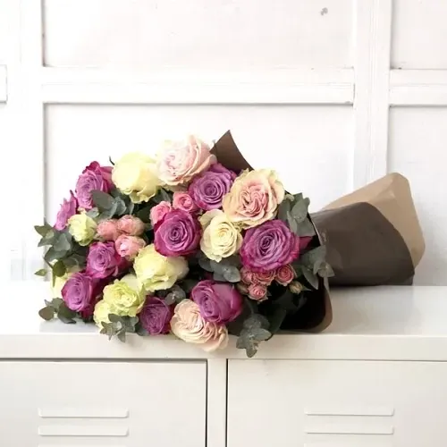 Bouquet of roses in pink and violete