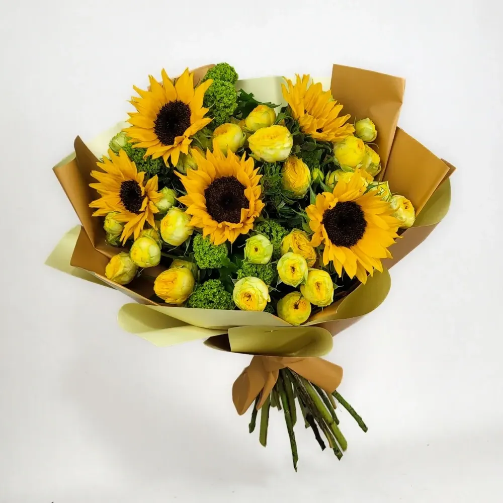 Bouquet of sunflowers and roses