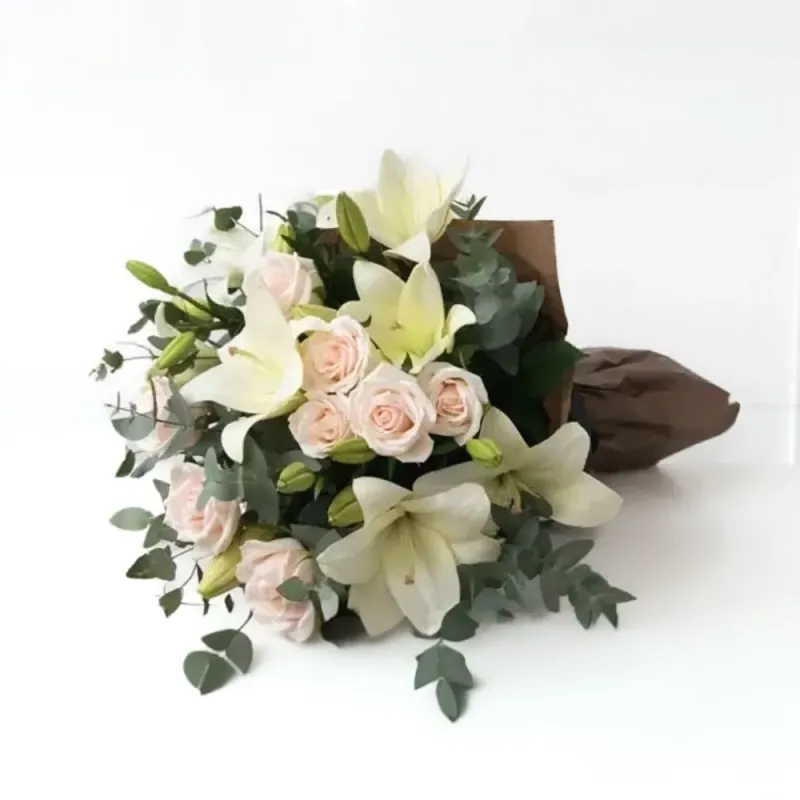 Bouquet with white lilies and roses