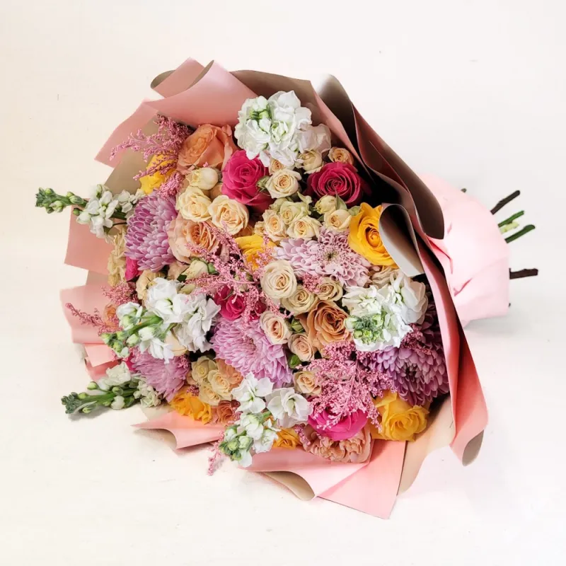 სხვადასხვა ყვავილების თაიგული