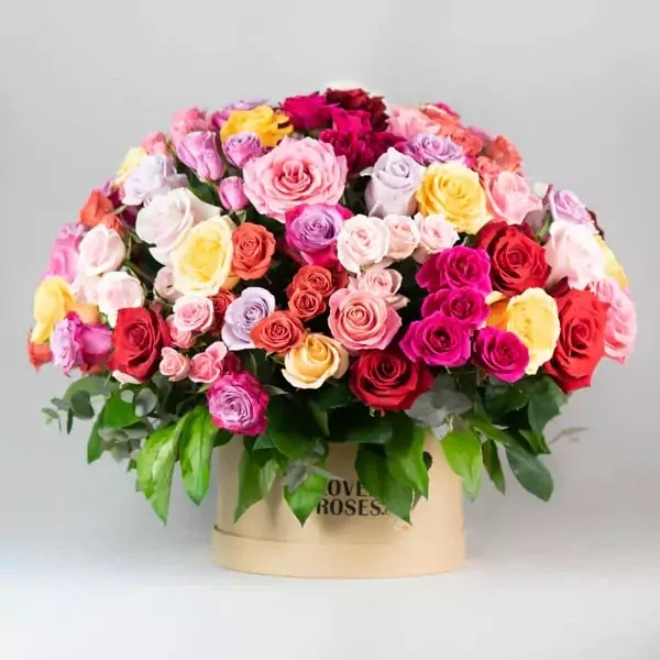 Разноцветная композиция с розами