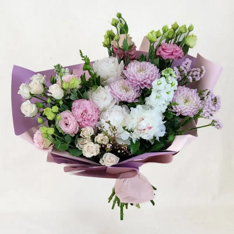 Mixed bouquet of peonies