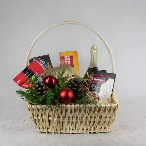 Большая корзина с Martini Prosecco и сладостями