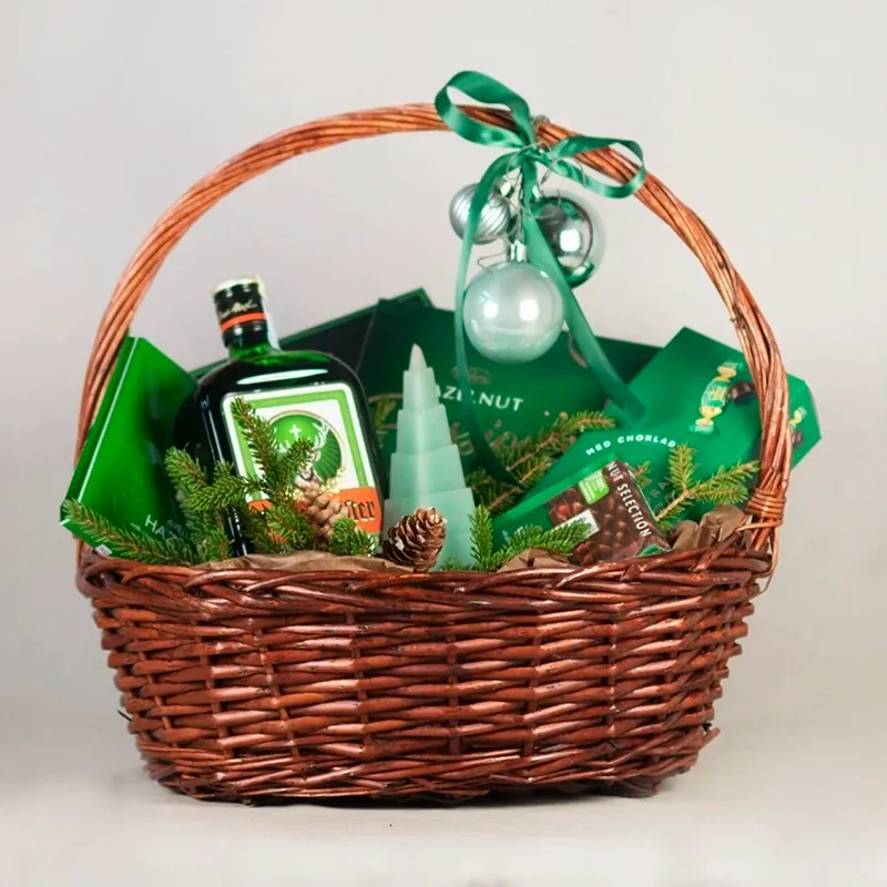 Зеленая подарочная корзина с Jägermeiste