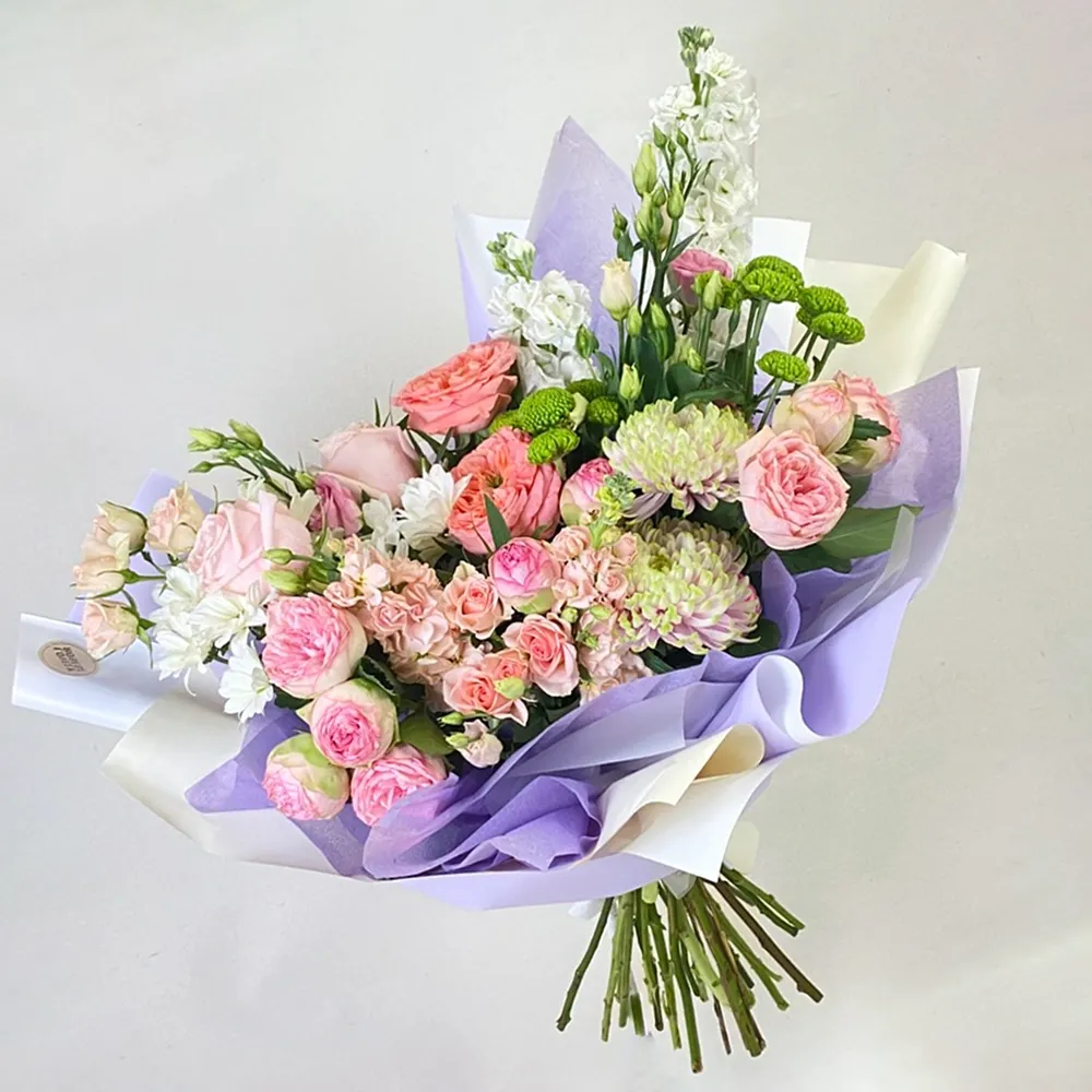 Gentle bouquet of roses and chrysanthemums