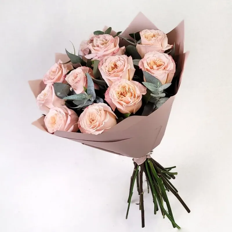 A bouquet of 11 roses