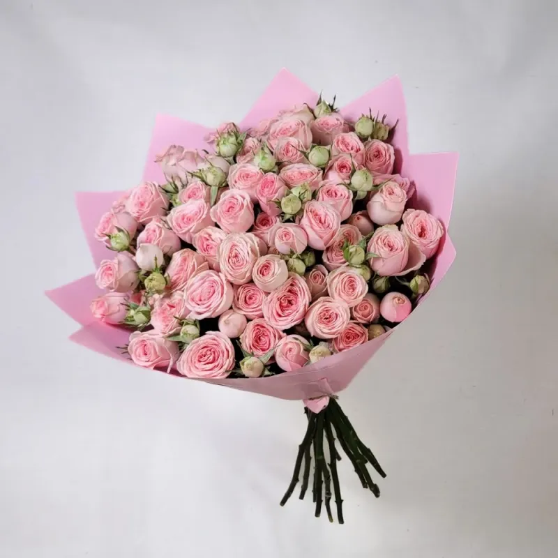 Bouquet with pink spray roses