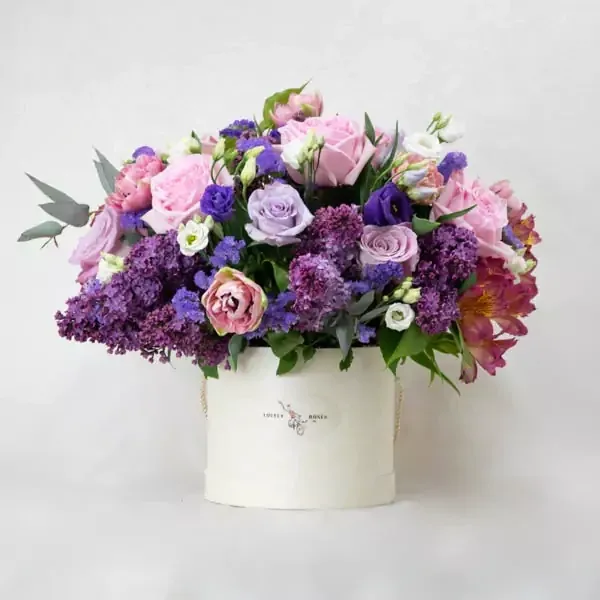 Lilacs and roses are used in the composition. The approximate size of the composition is 40x32 cm.

