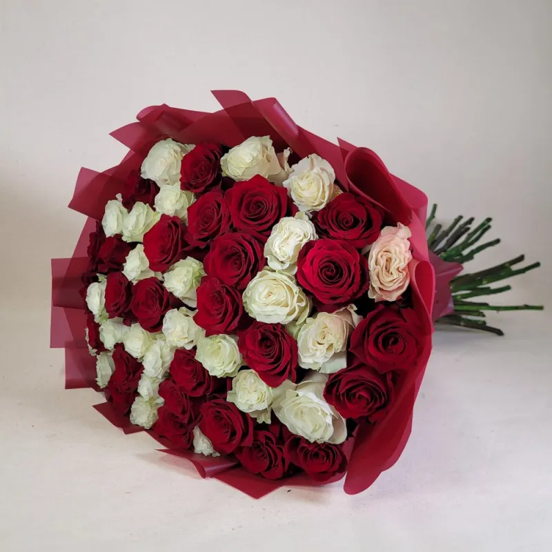 Bouquet with red and white roses (50 pc)