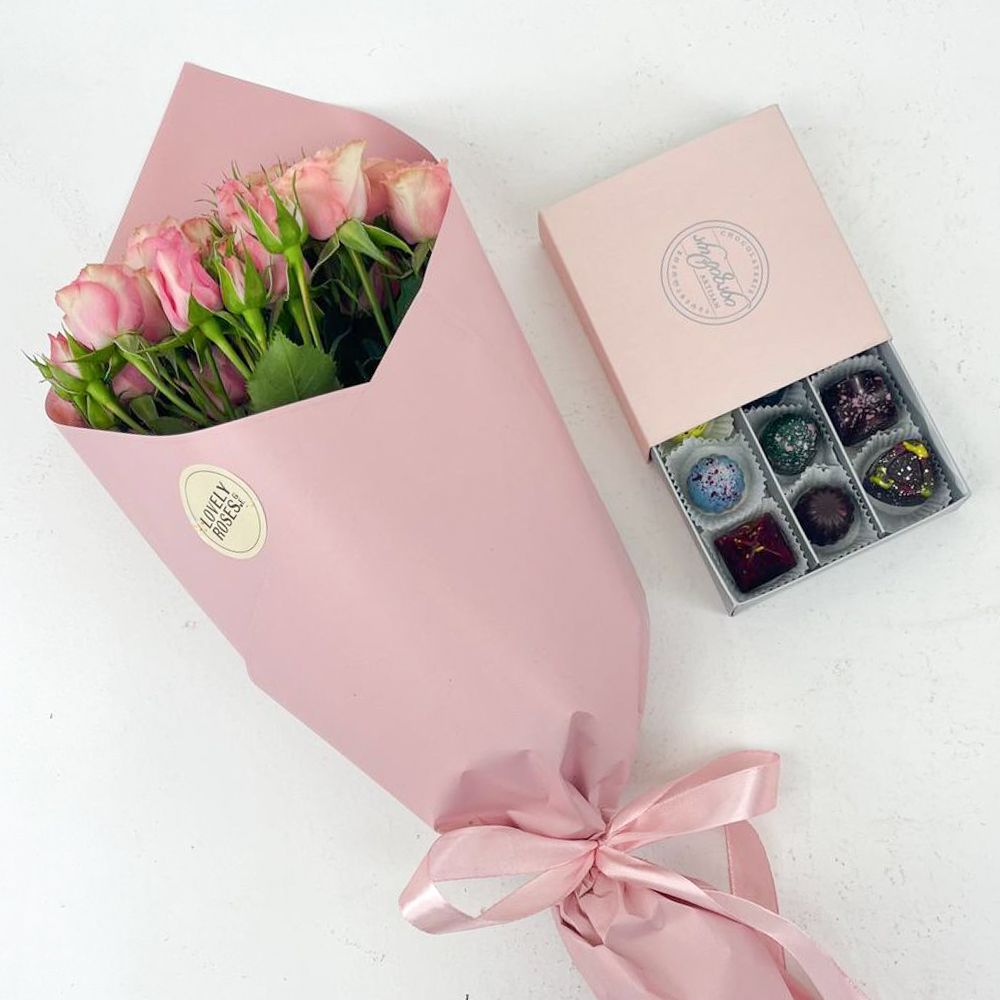 Gift set Dolce with roses and chocolate