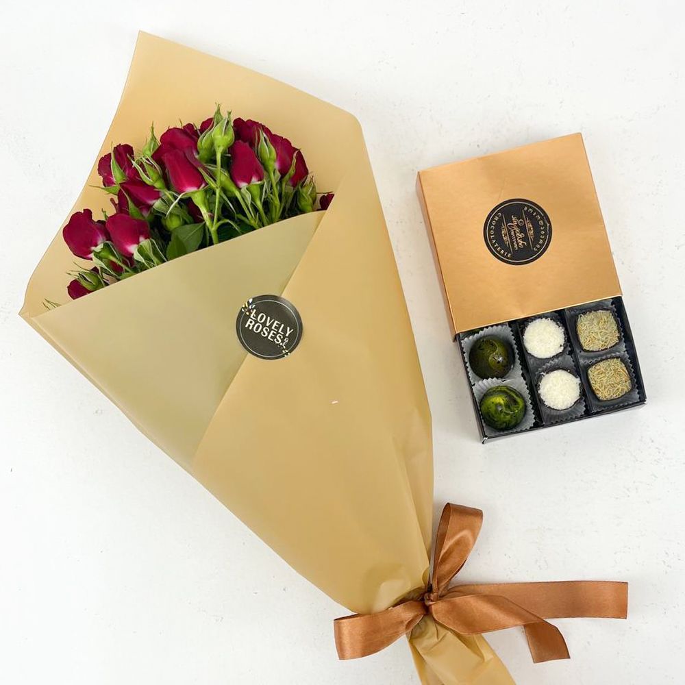 Gift set Amore with roses and chocolate