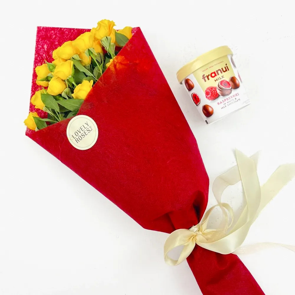 Gift set Lumière with roses and sweets