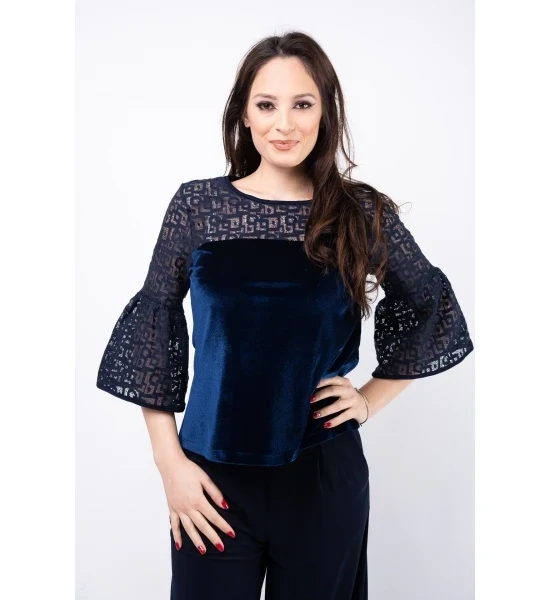 Elegant women's blouse in a combination of plush and lace