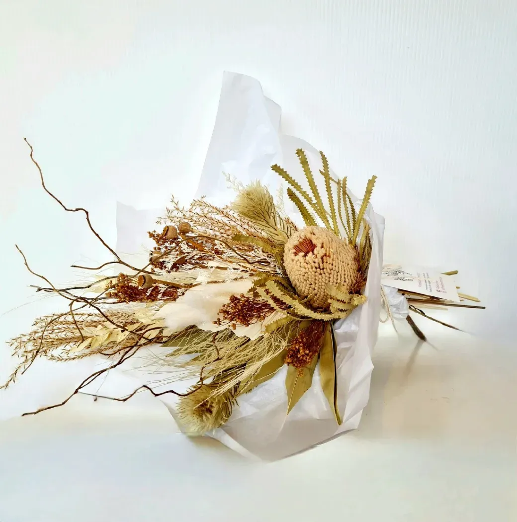 Kindle | Neutral Dried Floral Bouquet