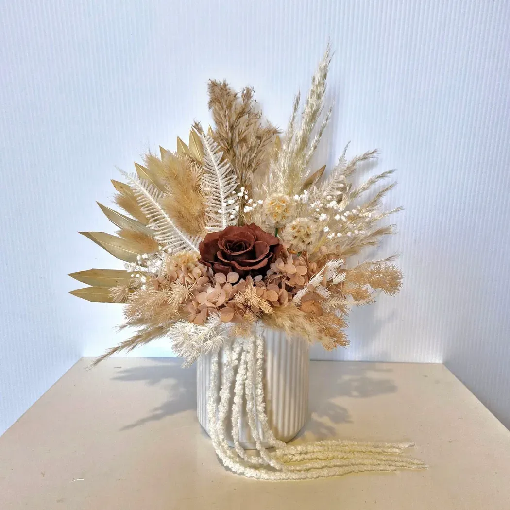 Nutmeg | Stylish Dried Floral Arrangement