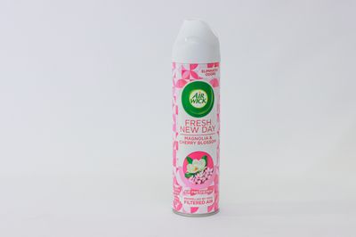 Airwick 8 oz Magnolia &amp; Cherry Blossoms
