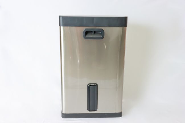 Rubbermaid 13 gal Metal/Blk Slim Jim Step On SS