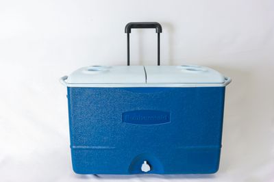 Rubbermaid 50 qt  Wheeled Cooler Blue