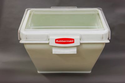 Rubbermaid Prosave 200 Cup Ingredient Bin W/Scoop