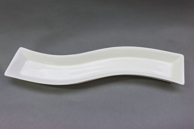 TableCraft 16x3 Wavy Plate Porcelain