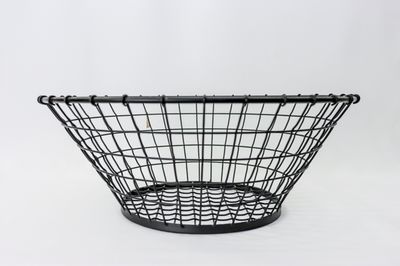TableCraft 21x8 Basket Round Black