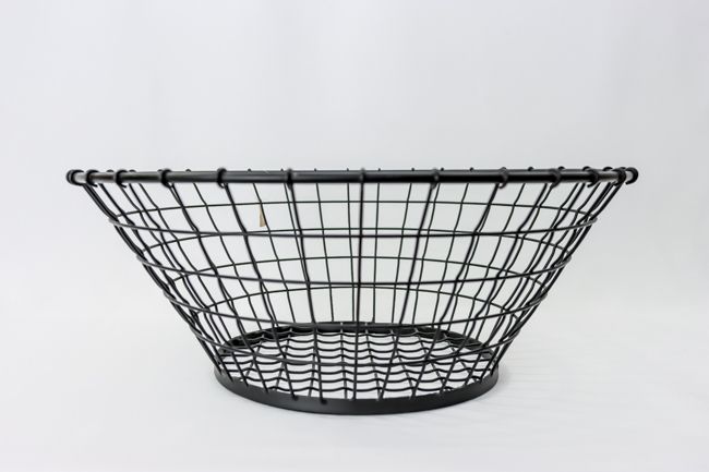 TableCraft 21x8 Basket Round Black