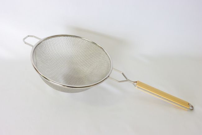 TG 10&quot; Wood Han Strainer Medium