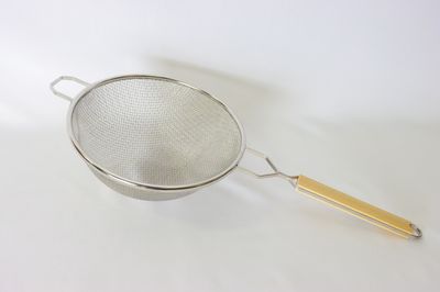TG 10&quot; Wood Han Strainer Medium
