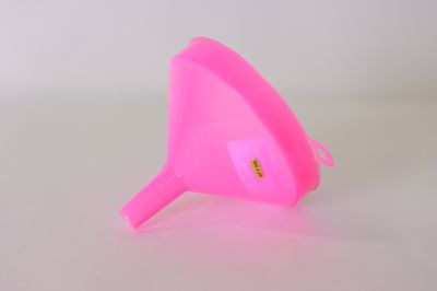 TG 16 oz Plastic 5 1/4&quot; Funnel