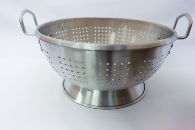 TG 16 qt Colander w/ Base &amp; Han